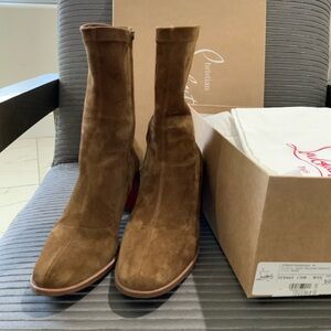 Christian Louboutin Size 39.5
Adoxa Stretch Suede Red-Sole Botties 70